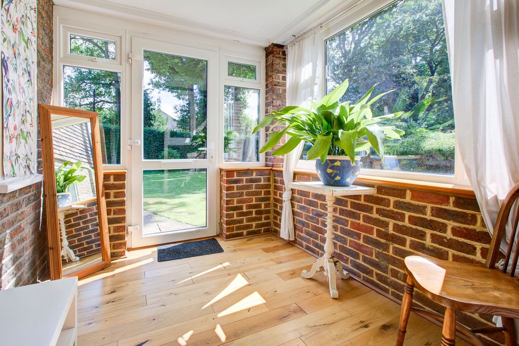 Property photo 2 of 34