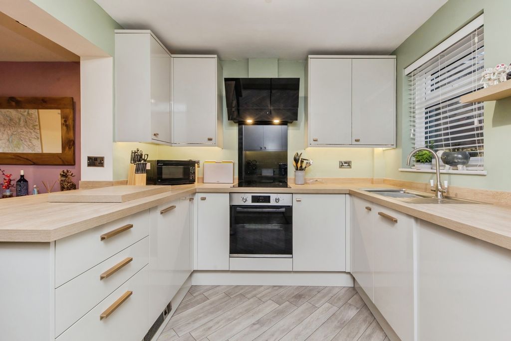 Property photo 3 of 17 Pbox-Img.Jpg