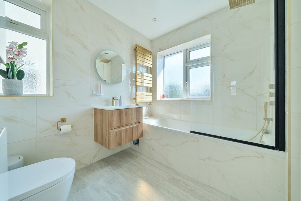 Property photo 2 of 14 1312496-7-685583A...