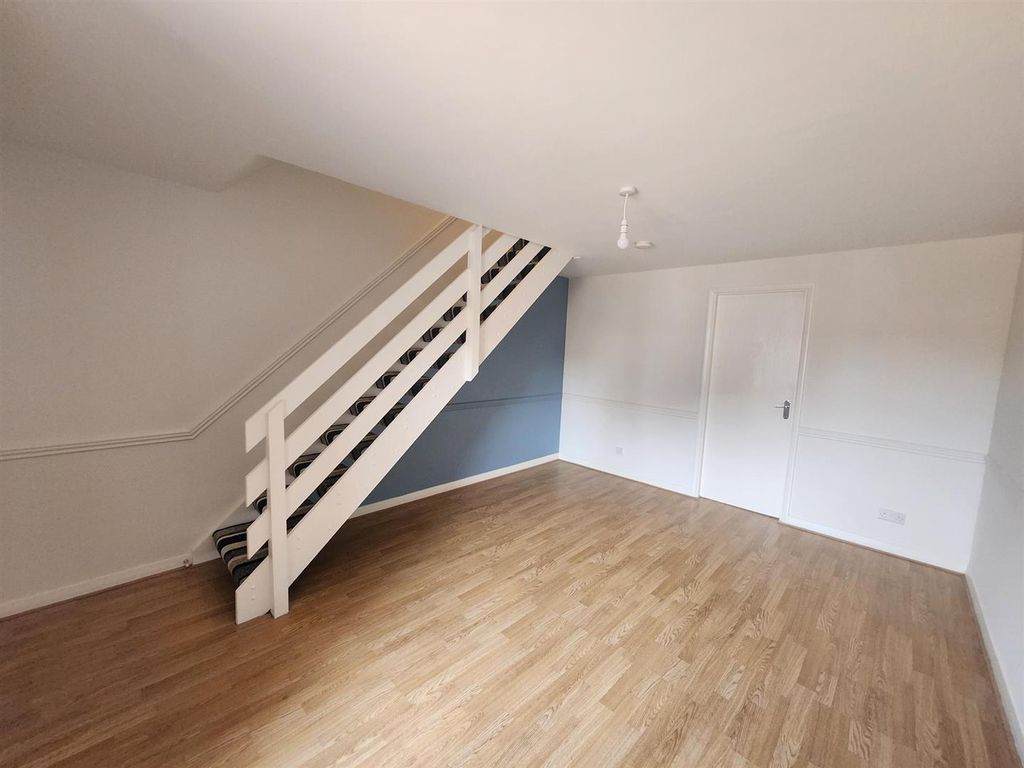 Property photo 3 of 12 5.Jpg