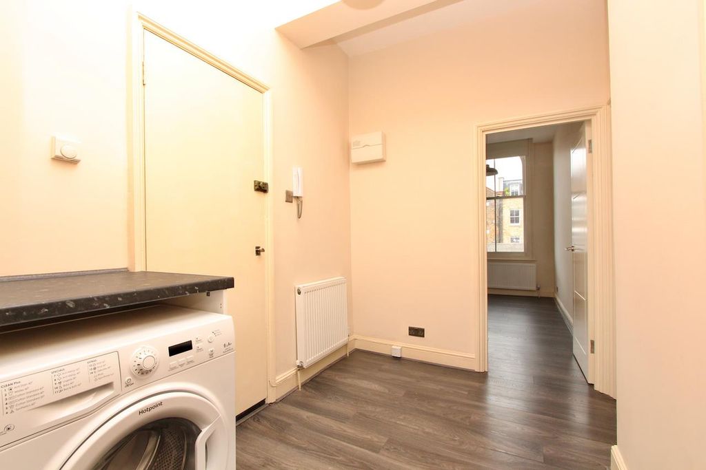 Property photo 3 of 13 Kingsland Road, E8