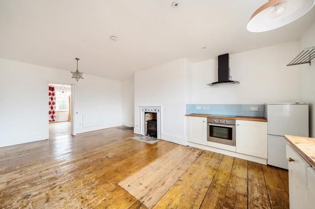 Property photo 2 of 10 Kitchen