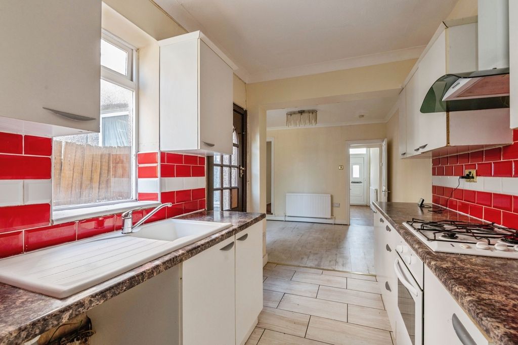 Property photo 3 of 14 Kitchen