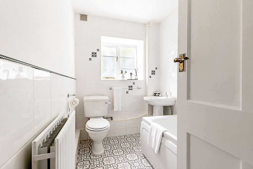 Property photo 3 of 23