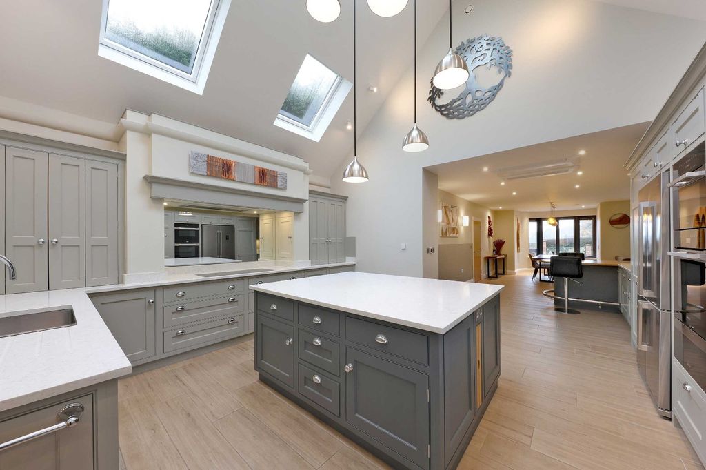 Property photo 2 of 29 Picture No. 11