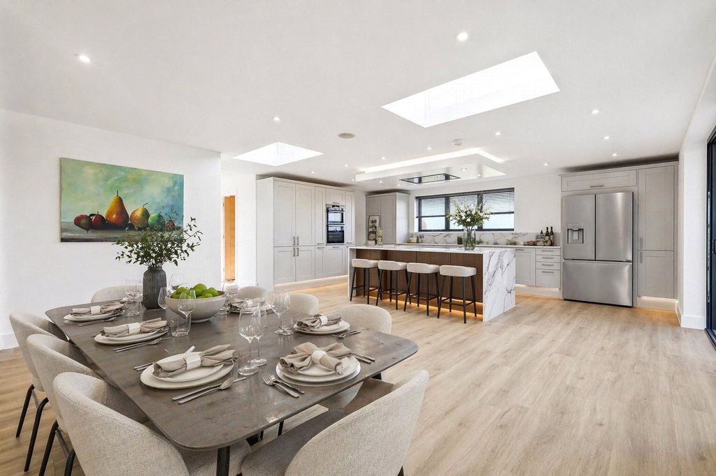 Property photo 3 of 20 Dining