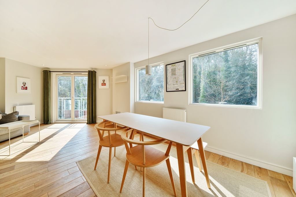 Property photo 2 of 18 Dining Area