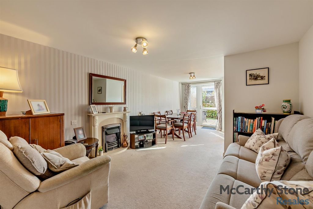 Property photo 3 of 27 8668495-Interior15-800.Jpg