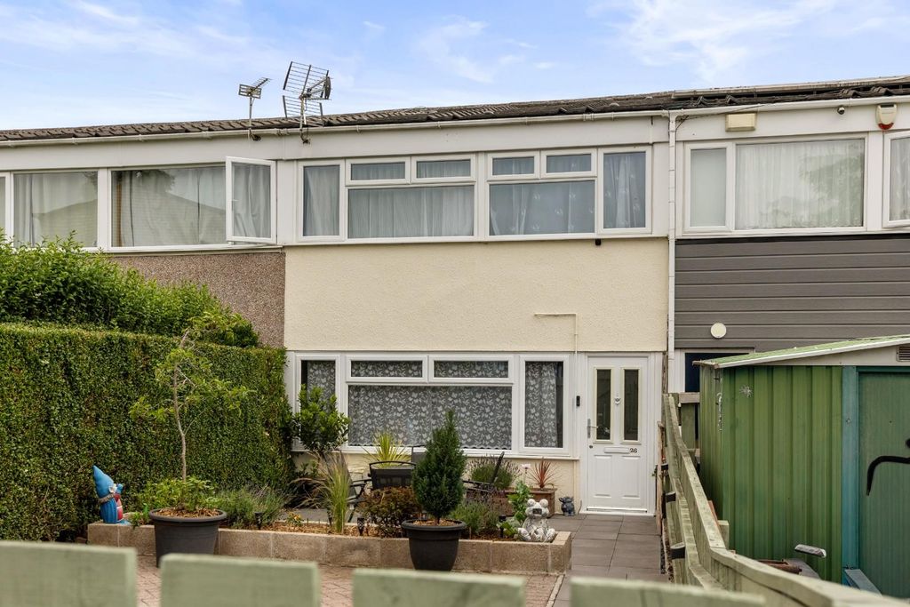 Property photo 1 of 24 Bifield Gardens-10.Jpg