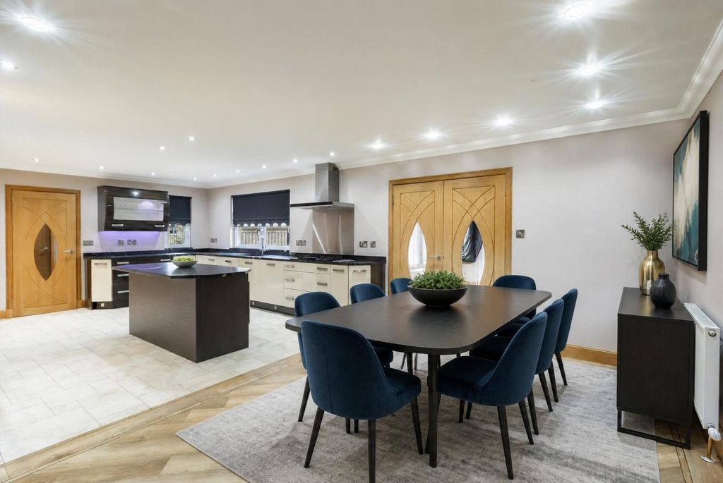 Property photo 3 of 41 Dining Kitchen Ai