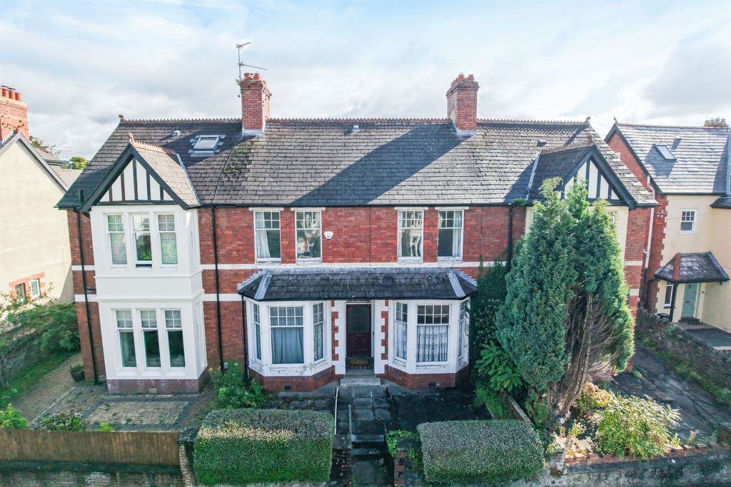 Property photo 1 of 32
