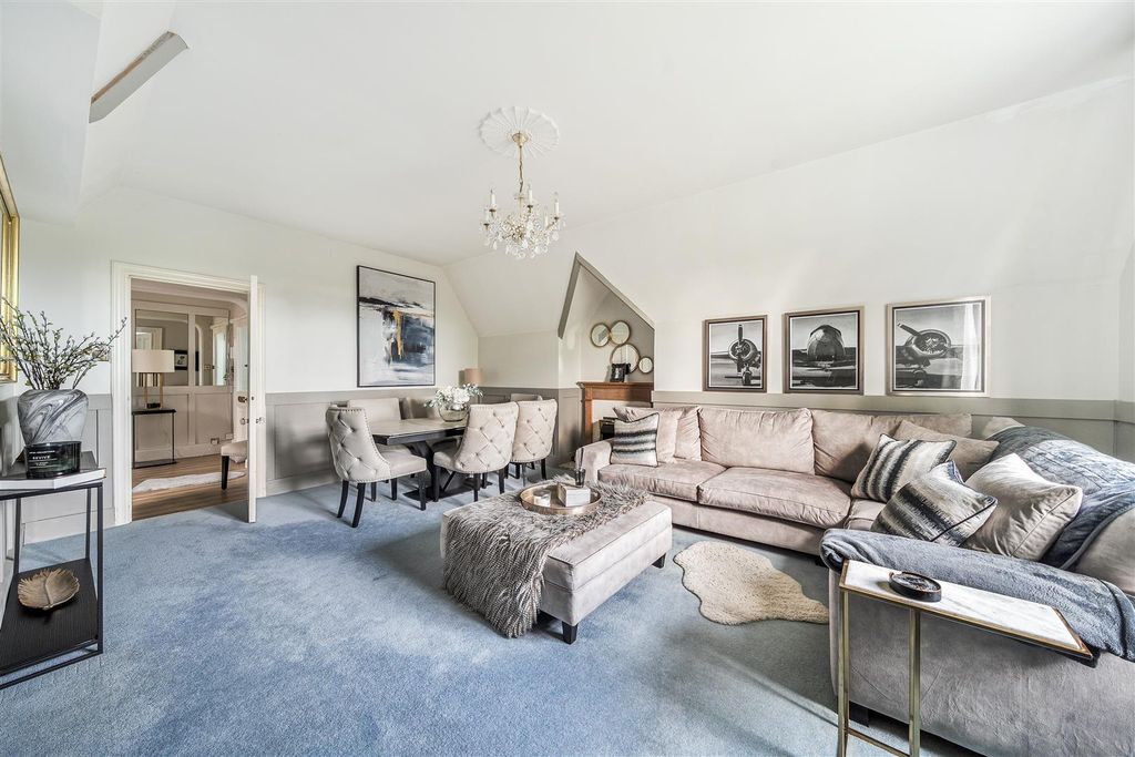 Property photo 2 of 24 1372628-3-6900F952Af88F-Arw-1.Jpg