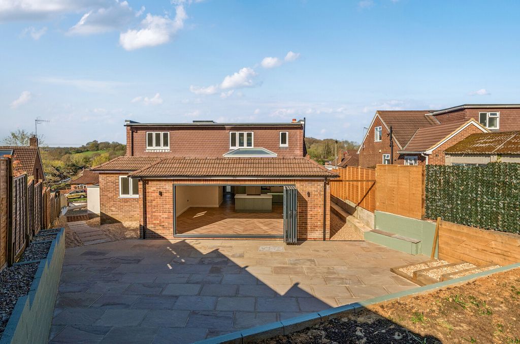 Property photo 2 of 43 1438300-4-69d4Ccd...