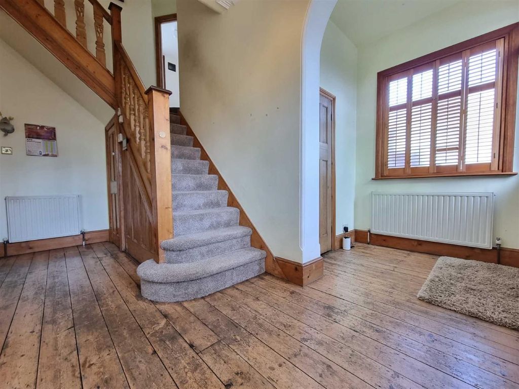 Property photo 3 of 25