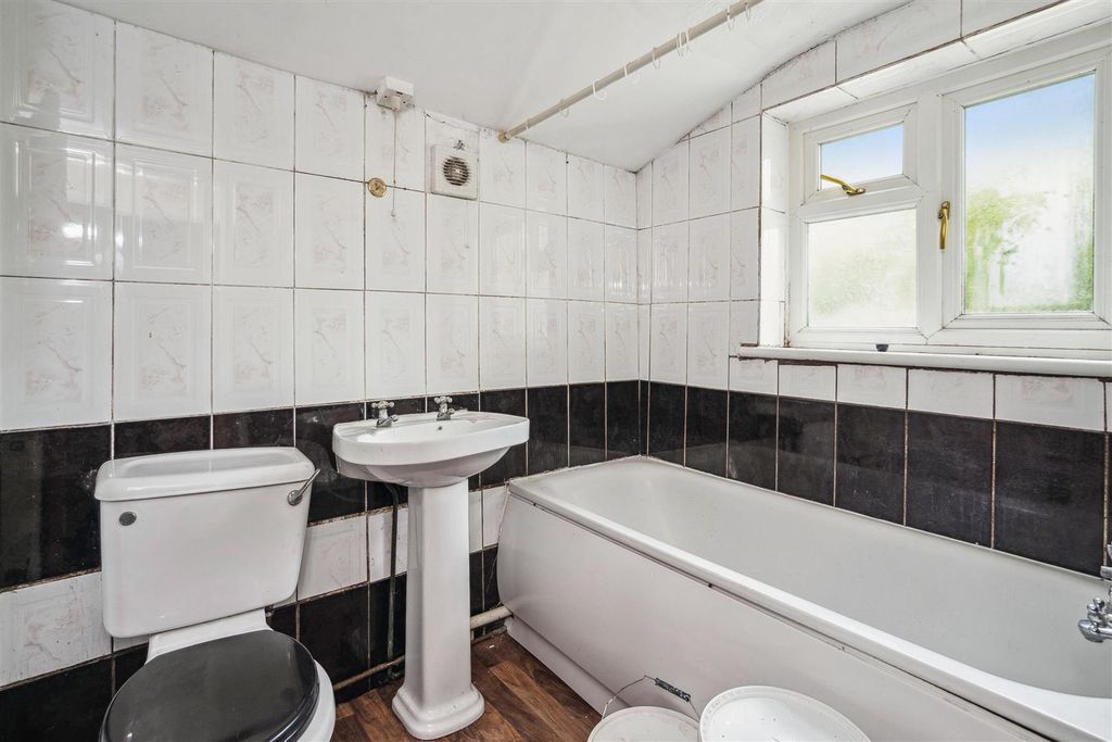 Property photo 3 of 14 64 Chapel Road-6.Jpg