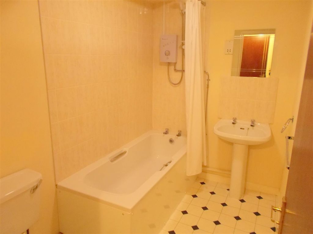 Property photo 3 of 5 Bathroom.Jpg