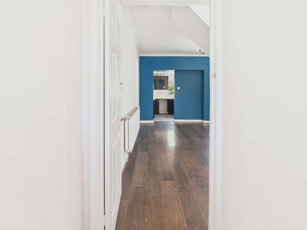 Property photo 3 of 18 Hallway