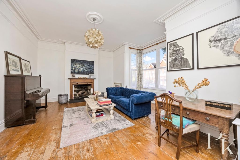 Property photo 3 of 25 Living Room