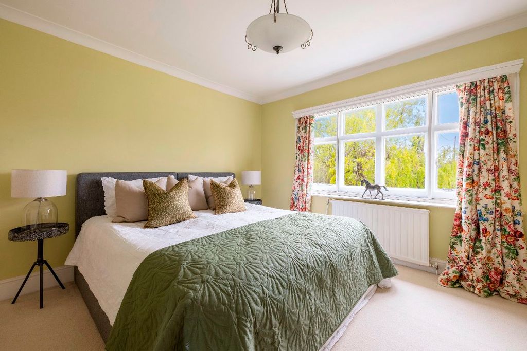 Property photo 1 of 25 Bedroom