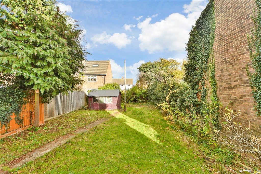 Property photo 2 of 10 Side Garden