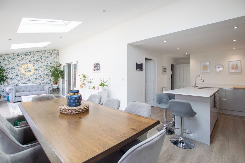 Property photo 3 of 23