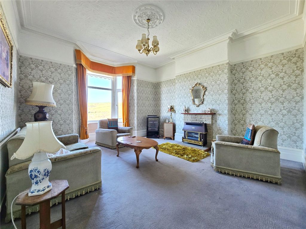 Property photo 2 of 22 Lounge