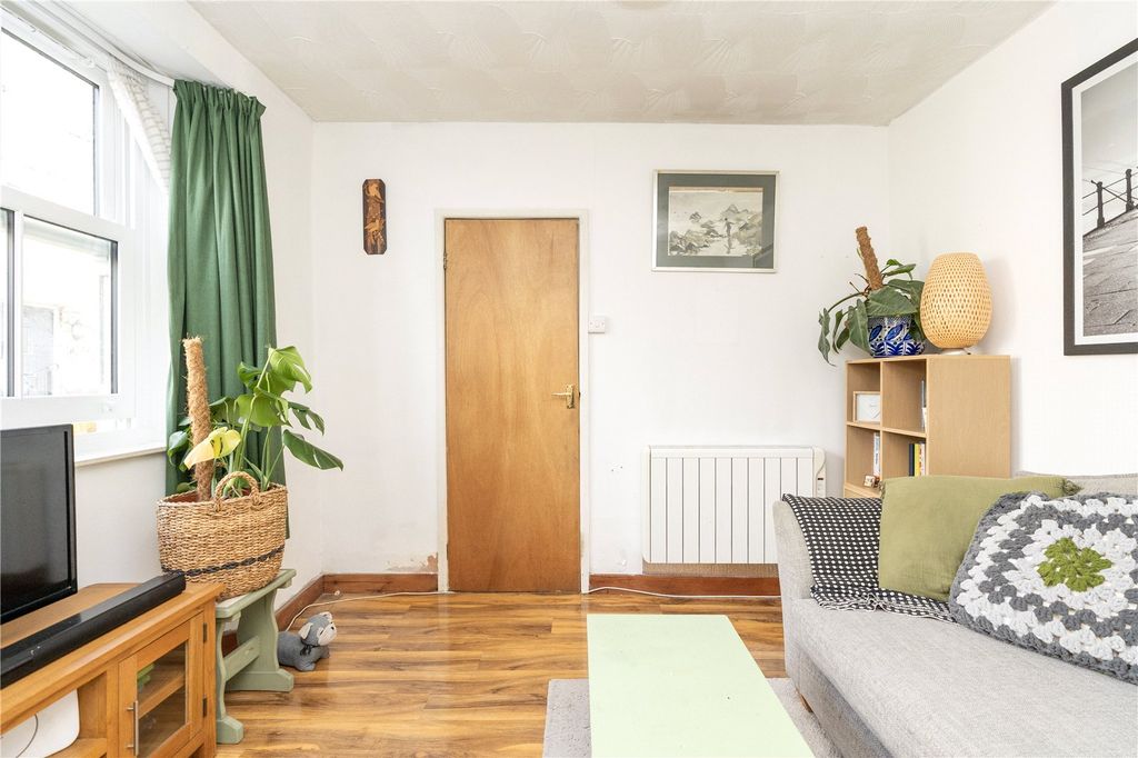 Property photo 2 of 14 Picture No. 05