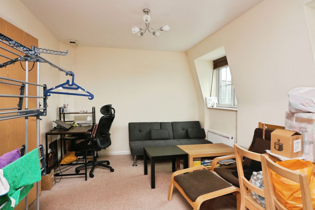 Property photo 3 of 6