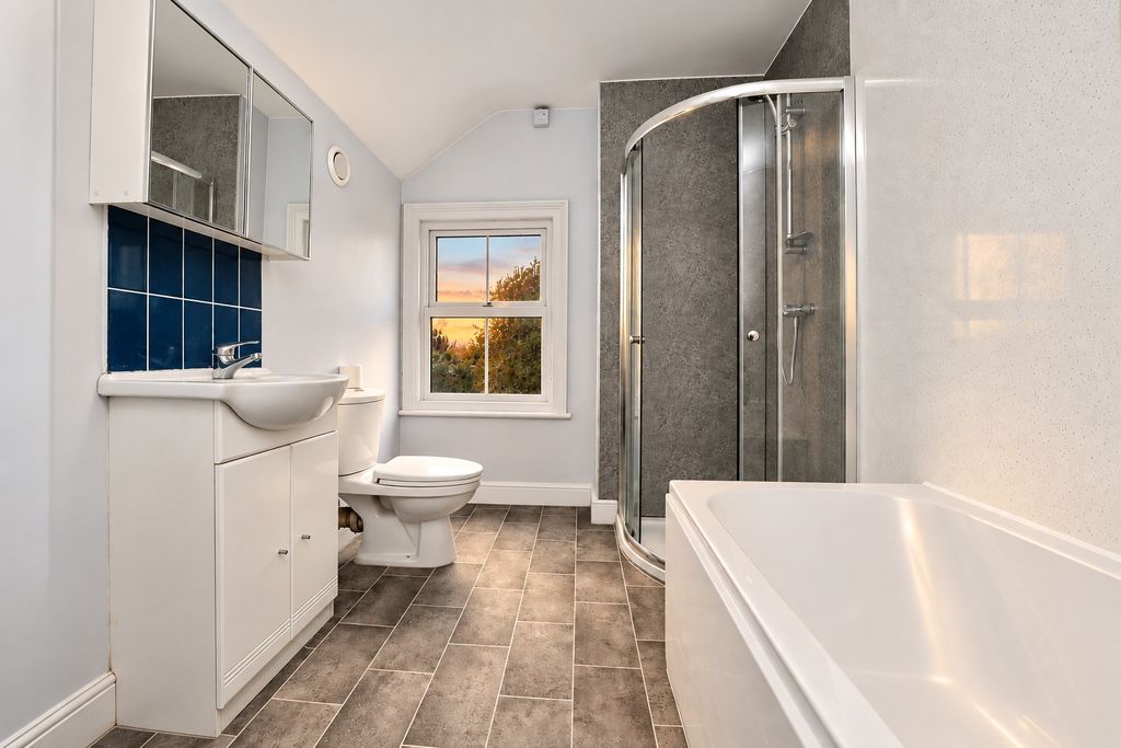Property photo 3 of 7 Bathroom