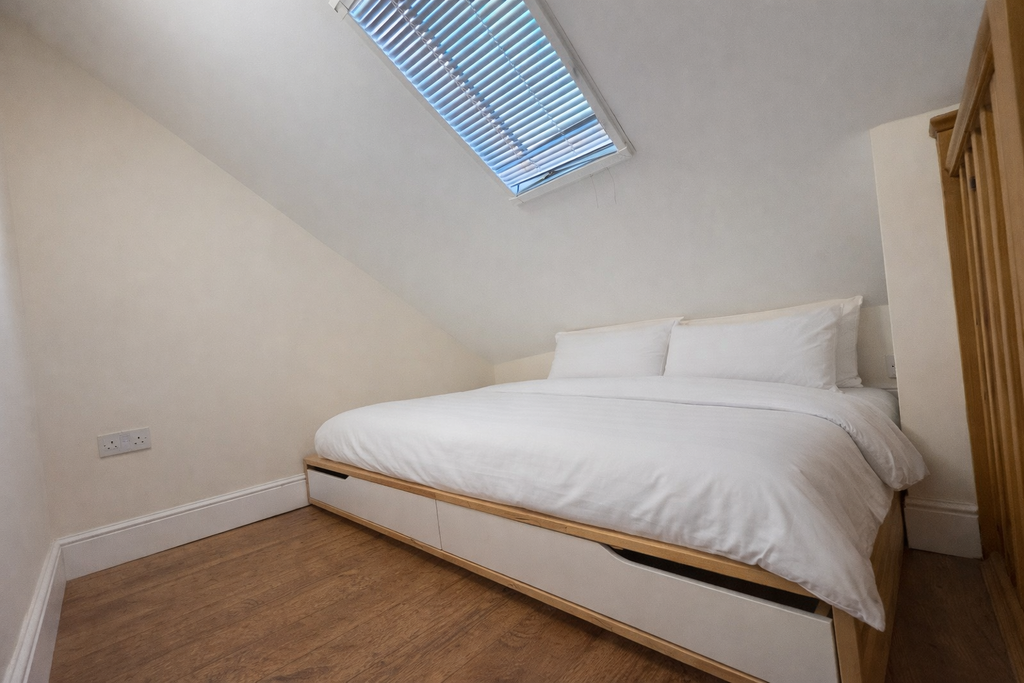 Property photo 1 of 6 Cover