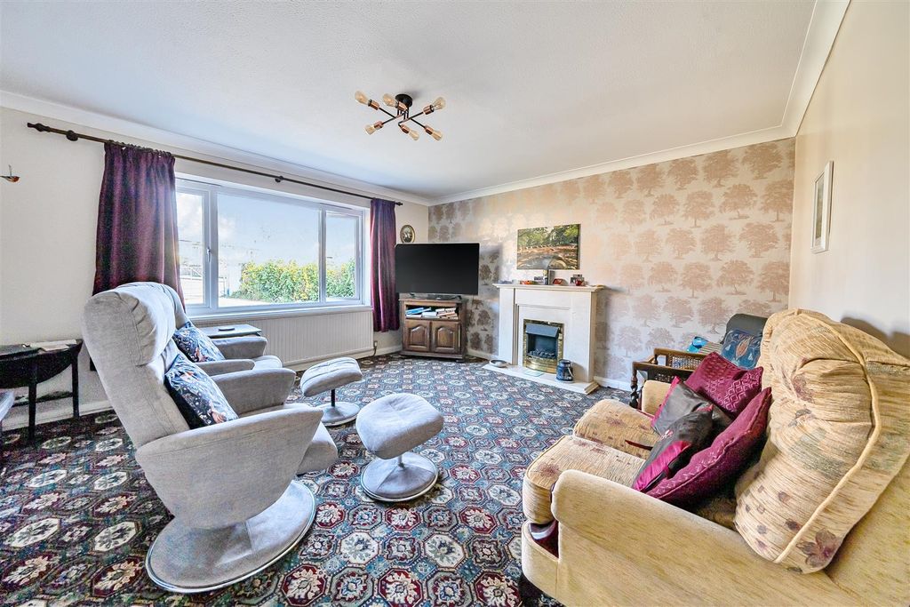 Property photo 3 of 21 Sitting Room