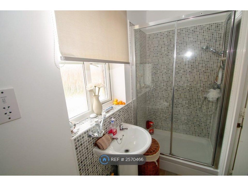 Property photo 2 of 7 Shower Room