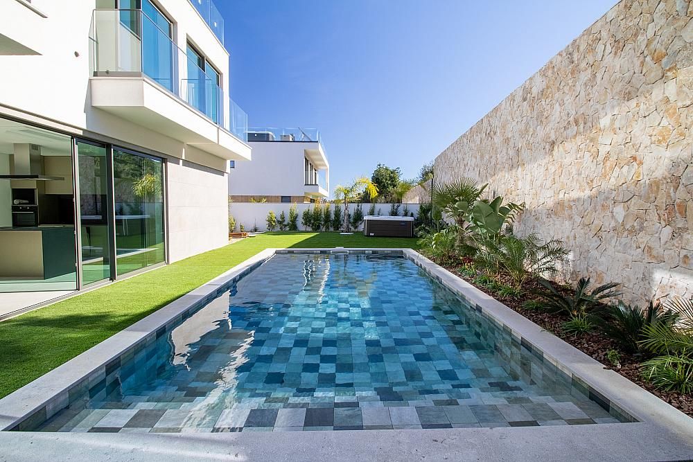 Property photo 2 of 26