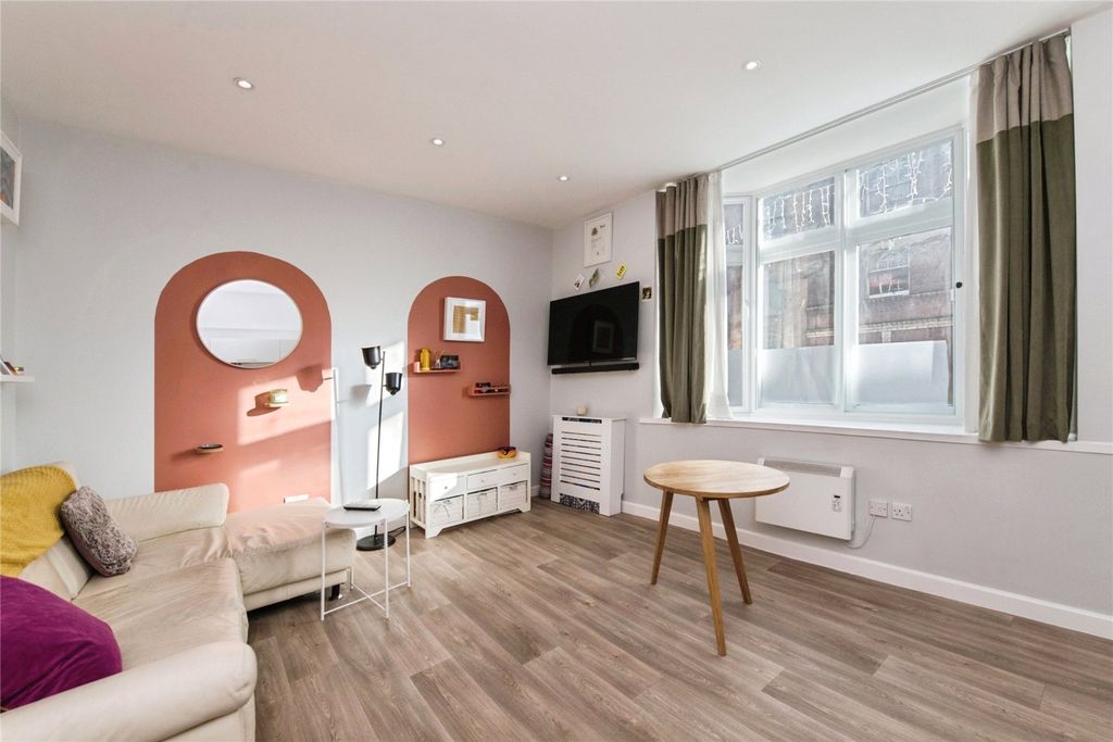 Property photo 3 of 9 Picture No. 15