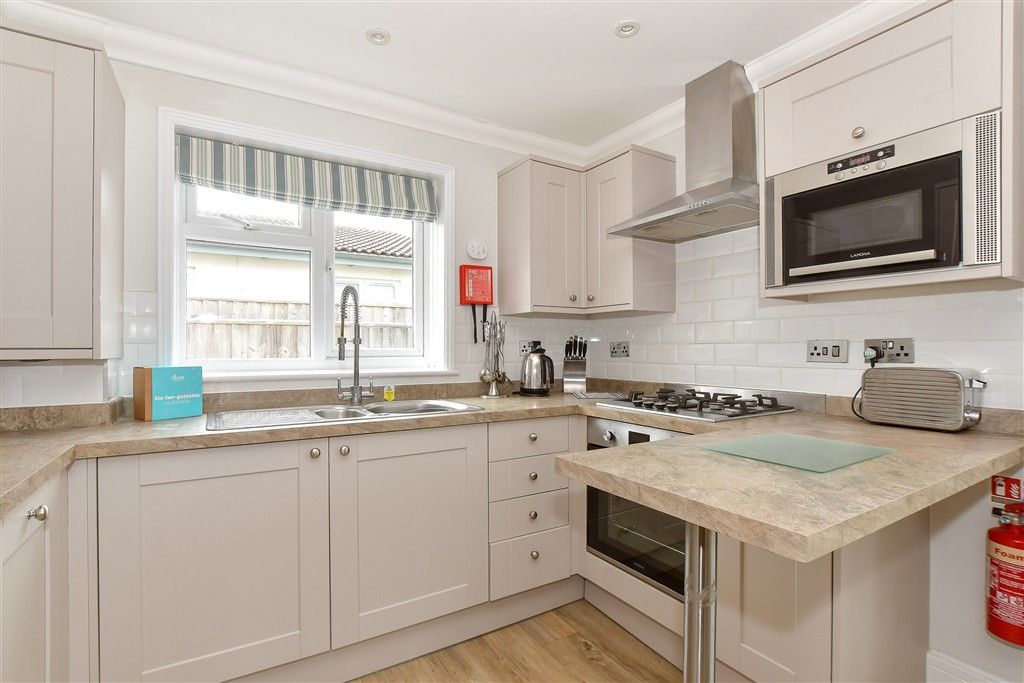 Property photo 3 of 12 Kitchen