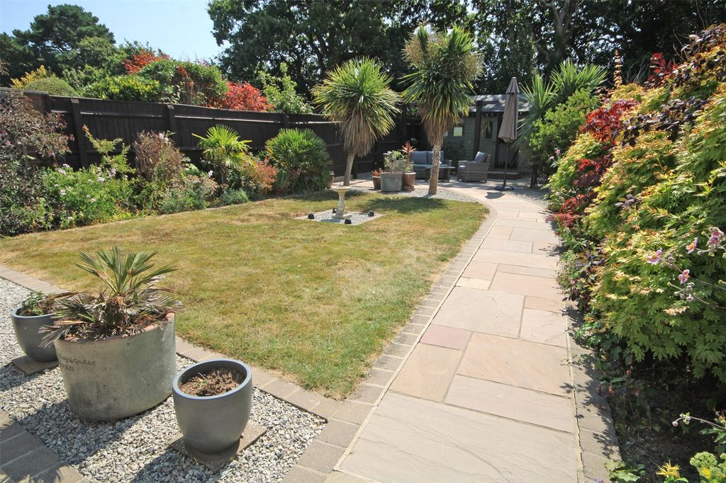Property photo 2 of 17 Picture No. 14