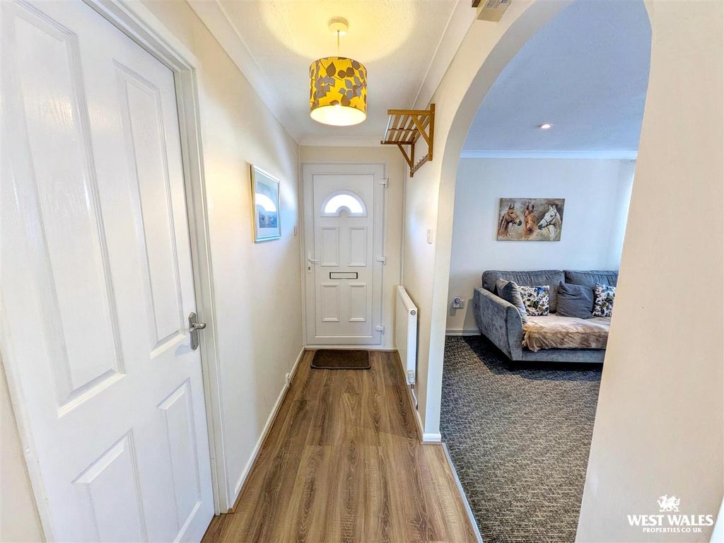 Property photo 2 of 22 12902.Jpg