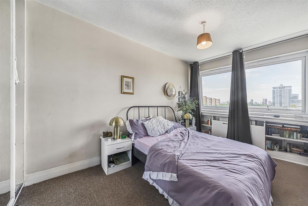 Property photo 3 of 13 Eden_Harper_72_Park_South__Austin_Rd_Sw11_3.Jpg