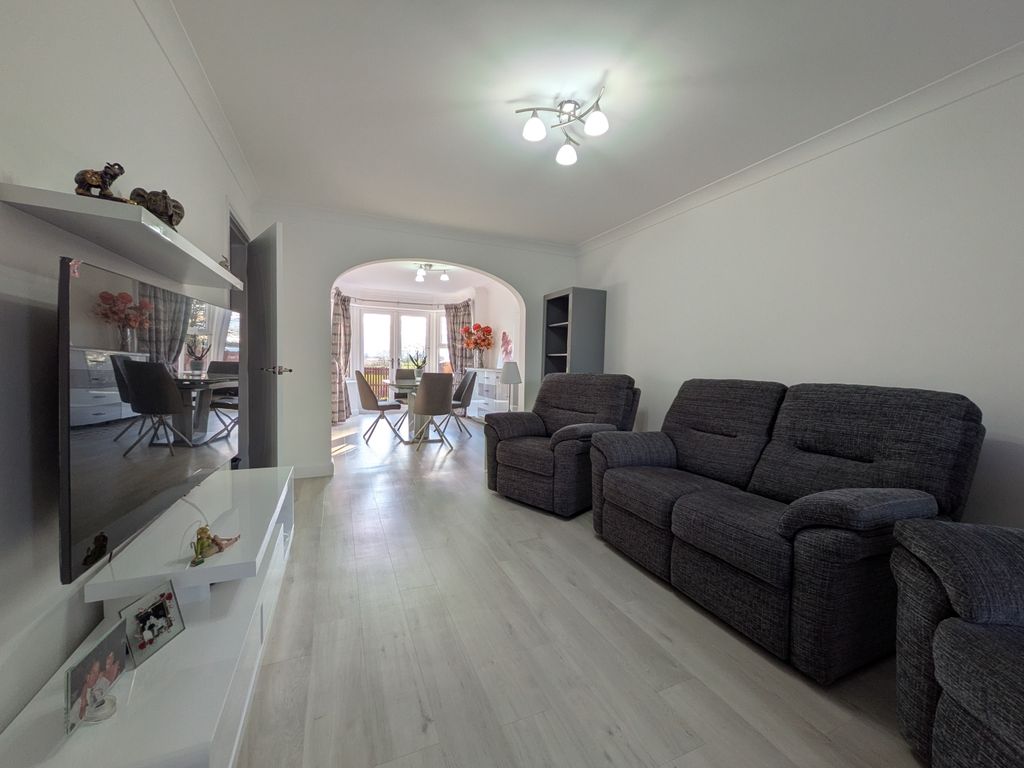 Property photo 2 of 17 1000004921