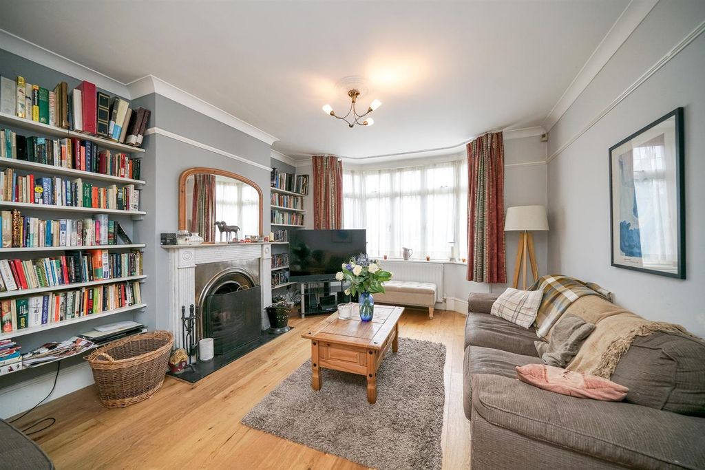 Property photo 3 of 34 Lounge/Dining Room