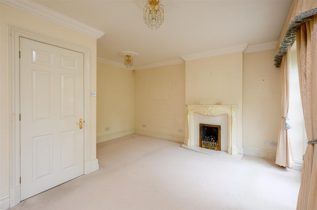Property photo 3 of 16 Living Dining