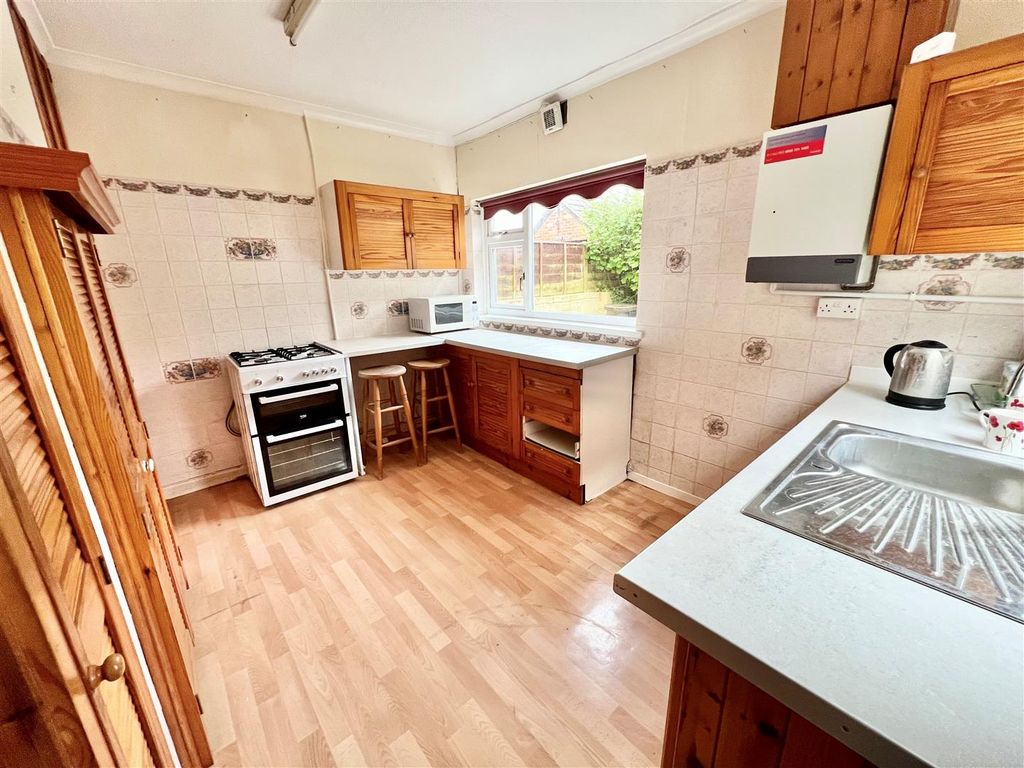 Property photo 2 of 19 Kitchen
