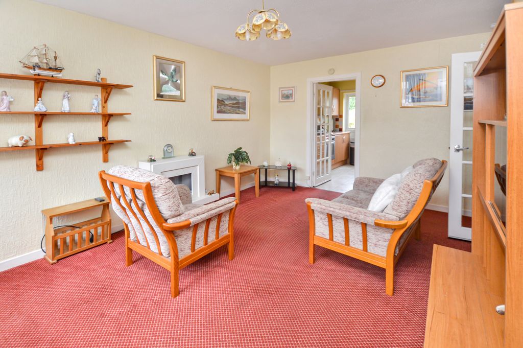 Property photo 2 of 16 Lounge