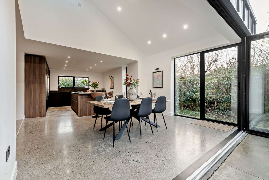 Property photo 3 of 29 8672880-Interior56-800