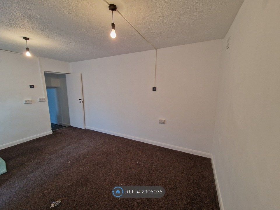 Property photo 3 of 8 Living/Bedroom 2