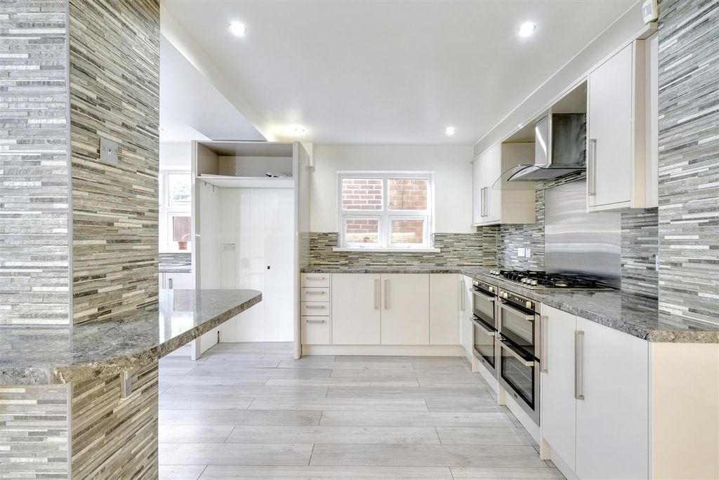 Property photo 3 of 34 Living/Dining Kitchen