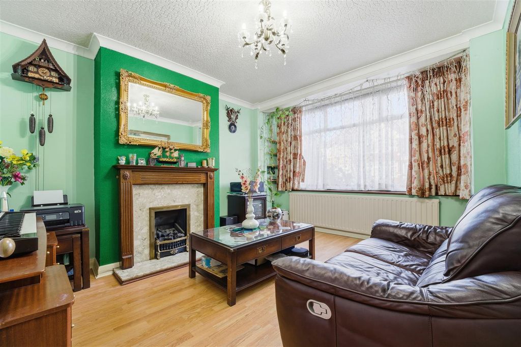 Property photo 3 of 19 45 Beecmount Recp 1.Jpg