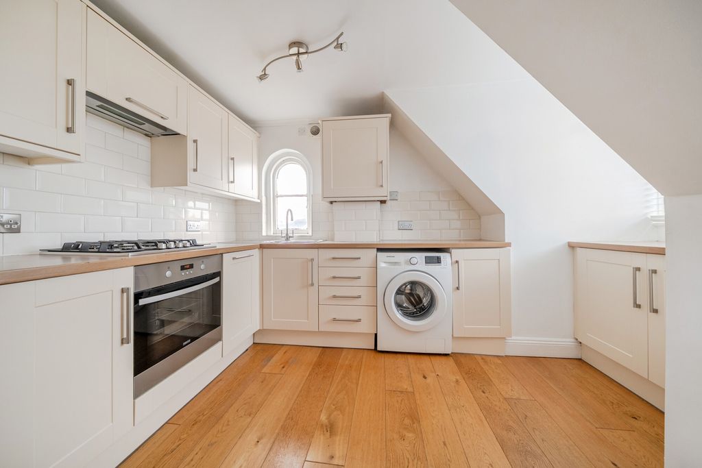 Property photo 3 of 18 1447265-14-69Dfb9...