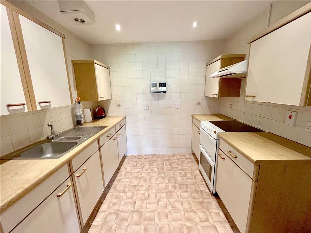 Property photo 3 of 7 Kitchen