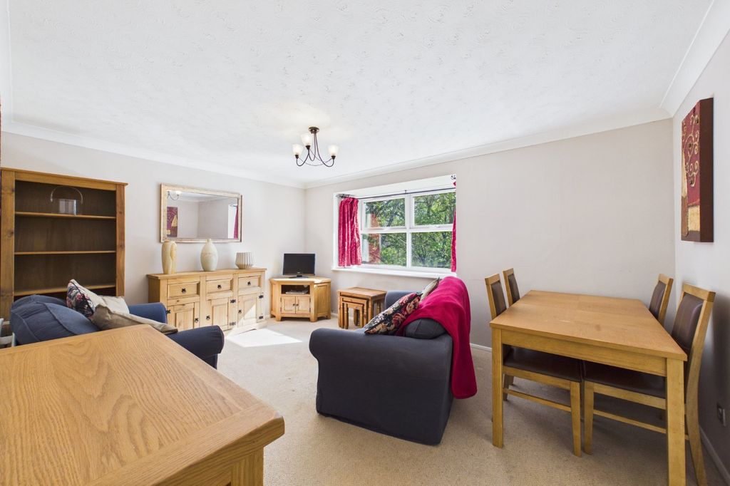 Property photo 2 of 8 Picture No. 11